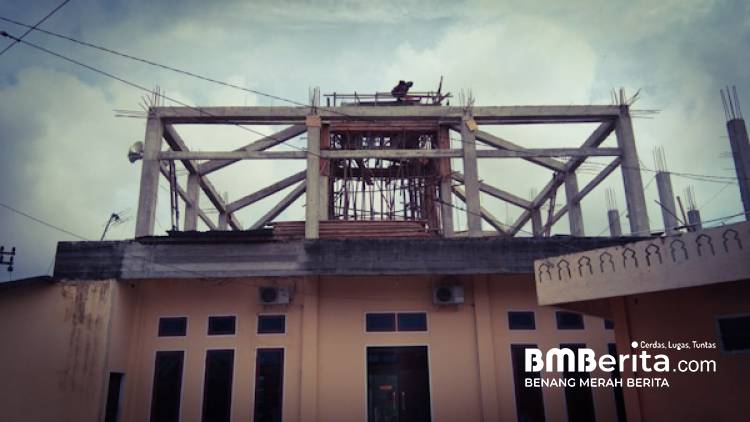 Sedang Direnovasi, Ketua PWNU Beri Sumbangan Ke Masjid Nurul Iman