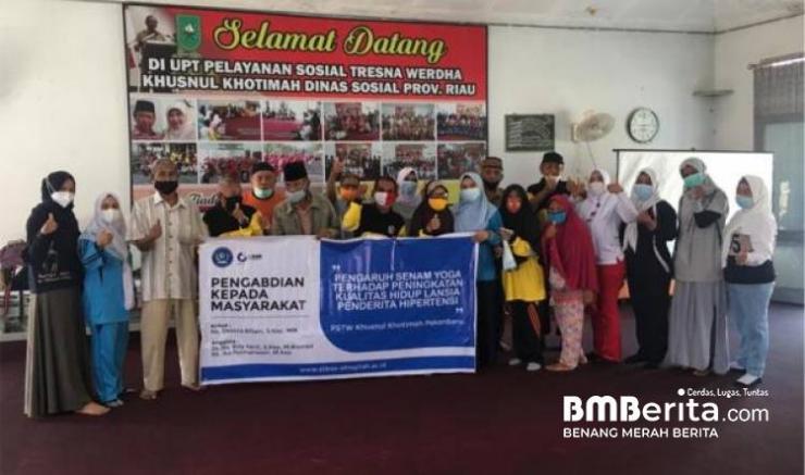 Peduli Lansia, Prodi Keperawatan STIKes AL-Insyirah Penyuluhan Manfaat Yoga Terhadap Penderita Hipertensi di PSTW Pekanbaru