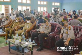 Bupati Kampar Dampingi Kapolda Riau Tinjau Vaksinasi Massal; Sinergi TNI-Polri dan Stake Holder Terkait Diperlukan