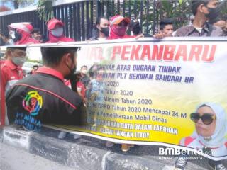 Dinilai Lamban, PMP Bersama LIRA dan LP-KPK Riau Aksi di Kejari Pekanbaru 