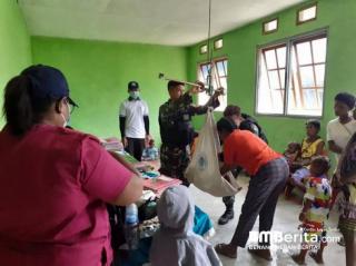 Gandeng Puskesmas Model, Satgas Yonif 126/KC Laksanakan Pelayanan Posyandu