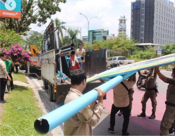 Bapenda Pekanbaru Tertipkan Papan Reklame Ilegal