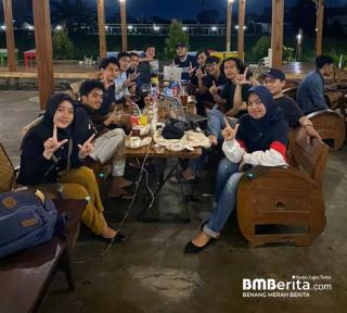 Memperingati â€œInternational Women`s Dayâ€ Komunitas literasi dari kuansing bedah buku di Yogyakarta