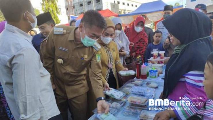 Bupati Rokan Hilir Membuka Secara Resmi Pasar Ramadhan 1443 H Tahun 2022