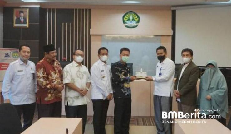 Bupati Rohil Audiensi dengan Rektor Universitas Riau Bahas Kerjasama Program Beasiswa