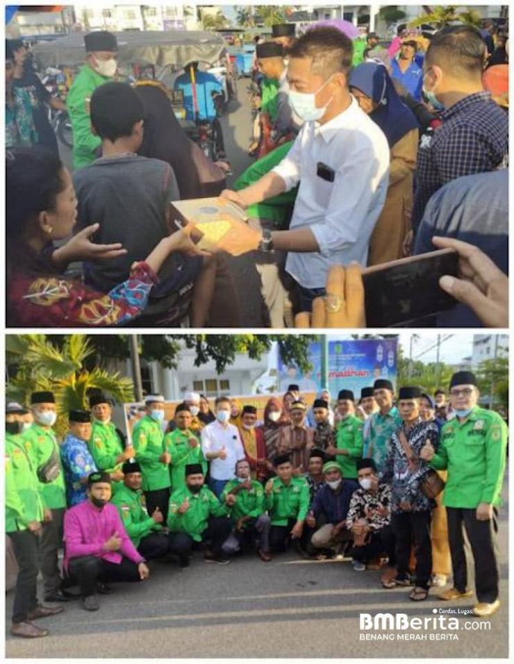 Bupati Rohil Bagikan Takjil ke Pengendara Becak