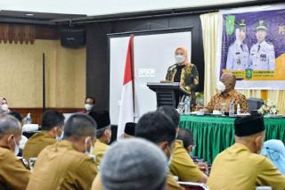 Bupati Indragiri Hulu, Rezita Meylani Yopi Buka Kegiatan Pembekalan Awal Masa Jabatan 65 Kades