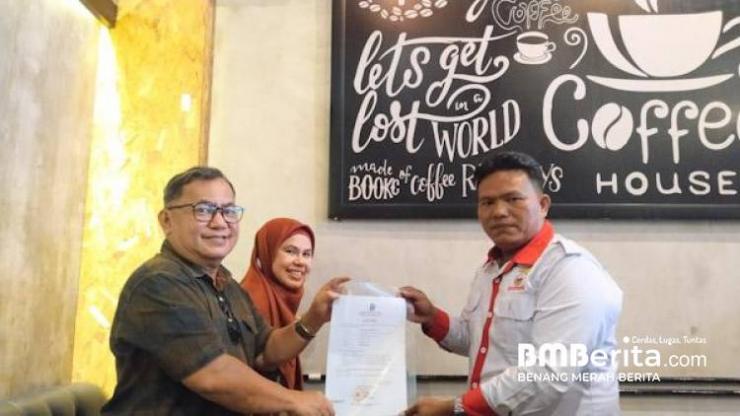 Ketua DPD PJS Riau Serahkan Mandat Pembentukan PJS Pelalawan