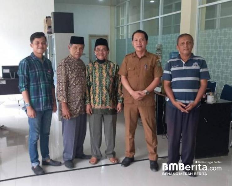Ketua DPD Partai Masyumi Kota Dumai Drs. Rozali Umar dan Jajaran Kunjungan Ke Kesbangpol Dumai