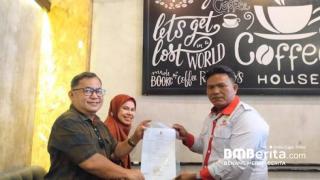 Ketua DPD PJS Riau Serahkan Mandat Pembentukan PJS Pelalawan 