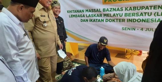 BAZNAS Siak Khitan Massal 100 Anak Kurang Mampu