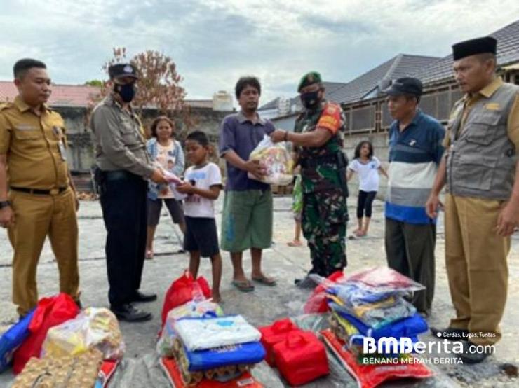 Dinsos Pekanbaru Salurkan Bantuan Sembako Untuk Korban Kebakaran