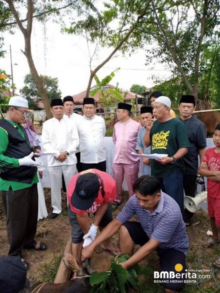 Pj. Walikota Pekanbaru Berqurban di Mesjid Babussalam Pekanbaru