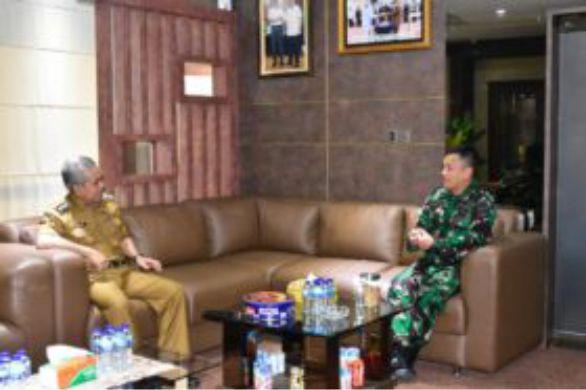 Terima Anggota Paskibraka Nasional Dhea Sumardi Asal Kampar, Kamsol berpesan Jaga Nama Baik, Dhea Merupakan Duta Kampar