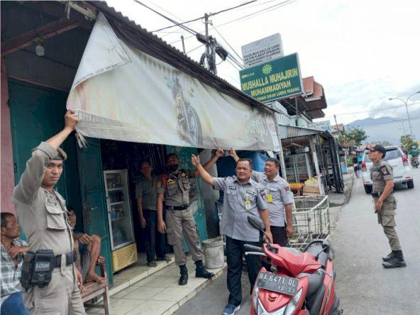 Bapenda Kota Padang Gandeng Satpol PP Tertibkan Reklame Tidak Berizin