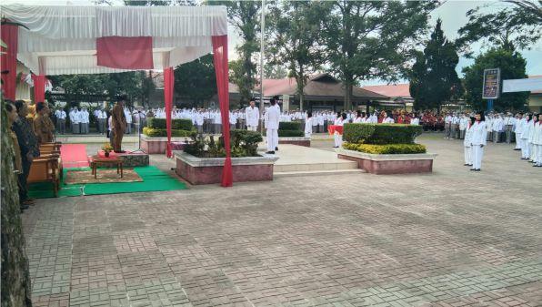 Bupati Agam Jadi Pembina Upacara SMA Negeri 1 Ampek Angkek 