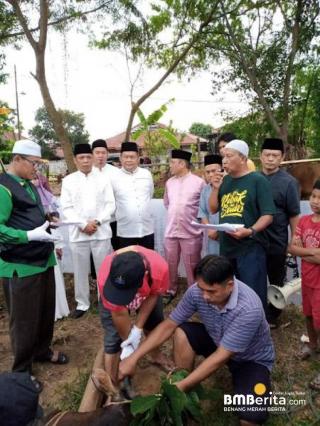 Pj. Walikota Pekanbaru Berqurban di Mesjid Babussalam Pekanbaru