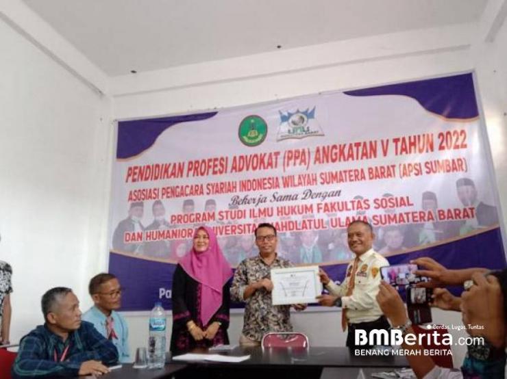 Ketua umum LPPKI Azwar Siri.SH, sebagai Nara Sumber  pada pendidikan  Khusus Profesi Advokat (PKPA) APSI Sumbar