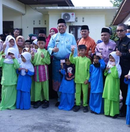Bujang Kampung, Bupati Alfradi Ngantor di Merempan Hilir, Masyarakat Antusias