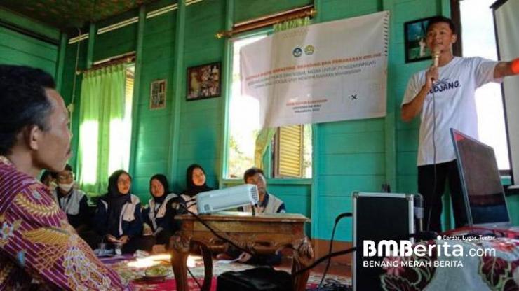 Pelatihan Digital Marketing dan Pemasaran Online, Berbasis Marketplace Pengembangan Usaha "Sagu Licious" Kewirausahaan Mahasiswa