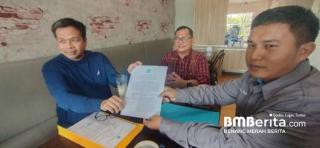 Ketua PJS Riau Serahkan Mandat Pembentukan DPC PJS Pekanbaru