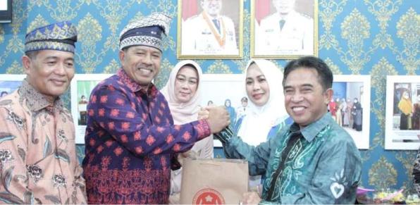 Stand Bazar JKPI 2022 Kabupaten Siak Pomosikan Tenun dan Batik Siak
