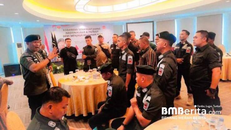Ruslan Buton Pimpin Pengukuhan Syamsurijal Sebagai Danwil Eks Serdadu Tri Matra Riau