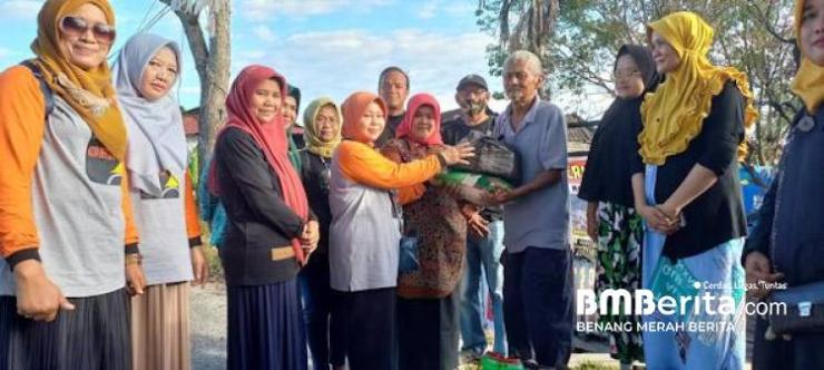 FPKB Salurkan Bantuan Kepada Korban Kebakaran di Kelurahan Kampung Baru