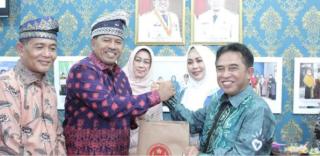 Stand Bazar JKPI 2022 Kabupaten Siak Pomosikan Tenun dan Batik Siak