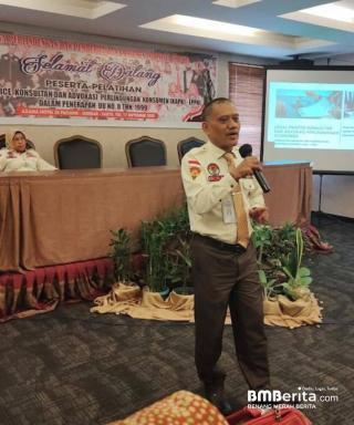 Advokat Senior Azwar Siri SH terima SK pengangkatan sebagai Anggota BPSK kota Padang dari Gubenur Sumbar 