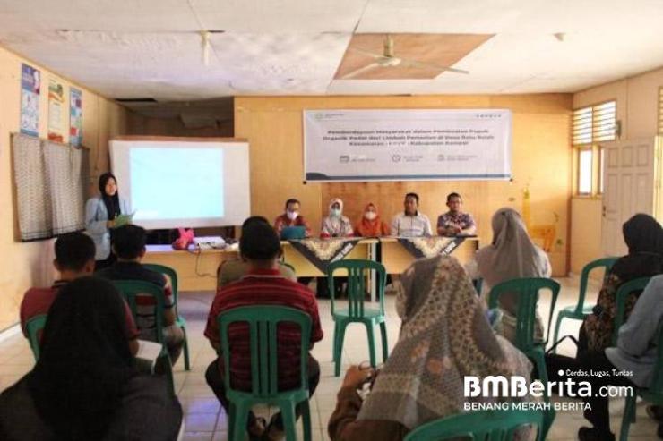 Tim Pengabmas FT UNRI Adakan Pelatihan Pembuatan Pupuk Organik Padat di Desa Batu Belah