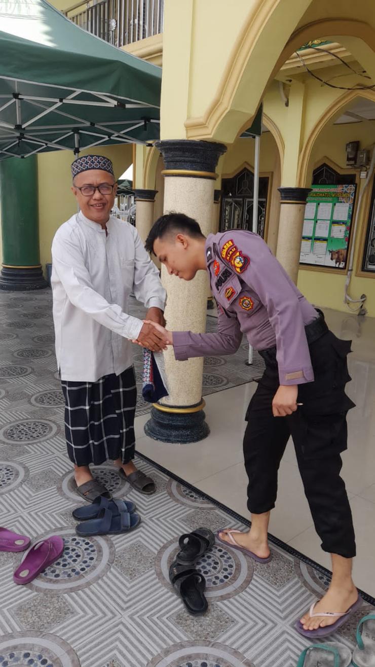 Mesjid Raudhatul Muslimin  Tembilahan Tempat  Personil Samapta Polres Inhil Polda Riau Lakukan Sholat Jumat Keliling