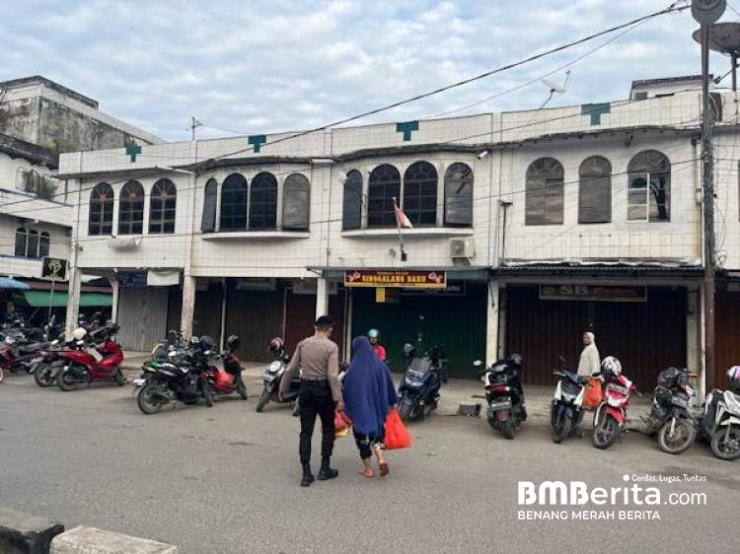 Ayomi Masyarakat, Sat Samapta Polres Inhil Berikan Pelayanan Turut Atur Lalin 