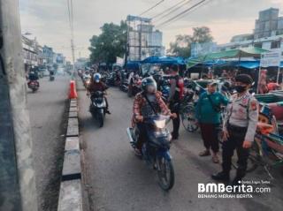 Jumat Berkah, Sat Samapta Polres Inhil Polda Riau, Selalu Siap Siaga Dalam  Pengamanan Dan  Mengatur Lalin