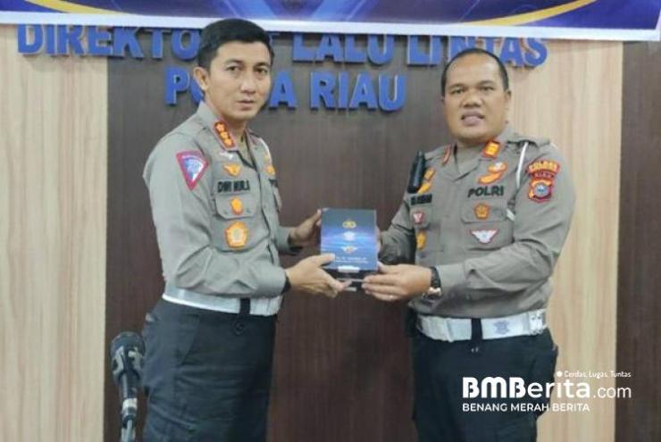 Kasat Lantas Polres Inhil Polda Riau Terima Kamera ETLE, Tilang Elektronik Akan Diberlakukan