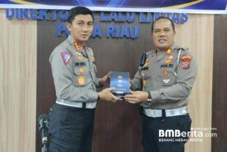 Kasat Lantas Polres Inhil Polda Riau Terima Kamera ETLE, Tilang Elektronik Akan Diberlakukan