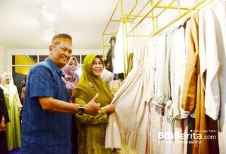 Dihadiri Wabup H.Syamsuddin Uti, Ketua TP PKK Hj.Zilaikhah Wardan Gunting Pita Soft Launching Brand Busana Muslimah "Middaniku" 
