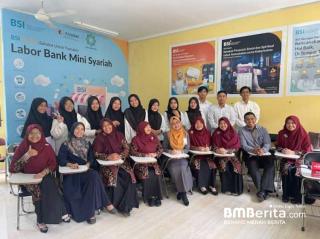 Labor BMI UIN Suaka Riau Bersama BSI Adakan Bimtek Service Excellent Bagi Mahasiswa Perbankan Syariah