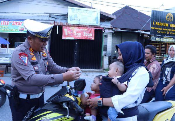 Kapolres Inhil Jalan Kaki Pantau Situasi Kamtibmas Pasar