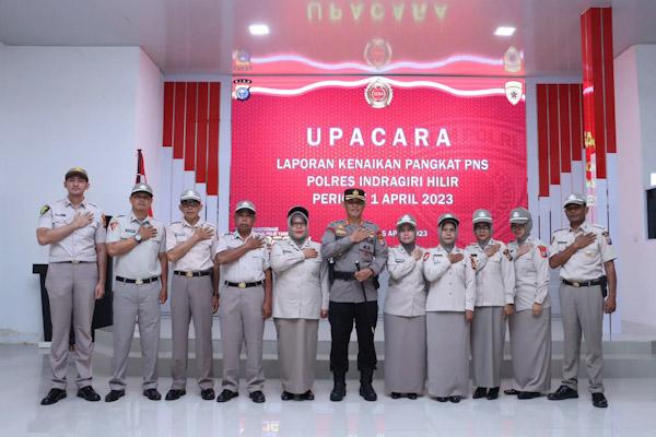 Polres Inhil Gelar Upacara Kenaikan Pangkat PNS Anggota