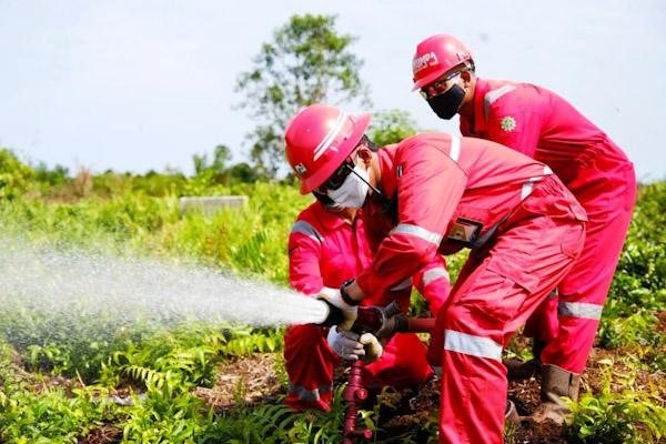 PT KPI RU Dumai Dukung Upaya Pemadaman Karhutla di Selingsing
