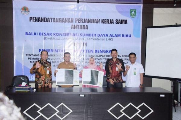 Bupati Bengkalis dan BKSDA Riau MoU Pengembangan Transportasi Terbatas di Suaka Marga Satwa Giam Siak kecil