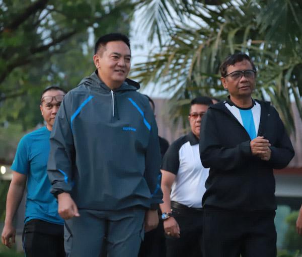 Kapolda Riau Melaksanakan Olahraga Pagi Bersama Menkopolhukam RI Beserta Rombongan