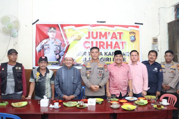 Jumat Curhat,Polres Inhil Polda Riau Serap Keluhan Masyarakat Tentang Parkir Liar Di Jalan Abdul Manaf