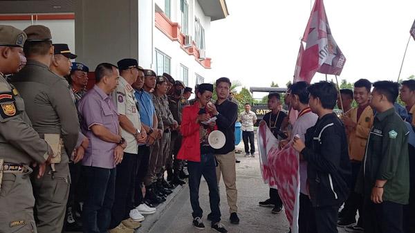 Sambut Aksi Mahasiswa dan Pemuda, Ketua DPRD Jelaskan Secara Detail Soal Jembatan Sungai Piring