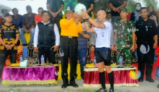 GOL..GOL," Bupati Inhil H. M Wardan Langsung  Membuka Turnamen Open Piala Bupati 2023 Di Desa Sungai Undan Kec Reteh