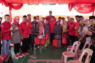 Kapal Malahayti PDIP Merapat Di Kuala Kampar Pelalawan, Warga Antusias Berobat Gratis