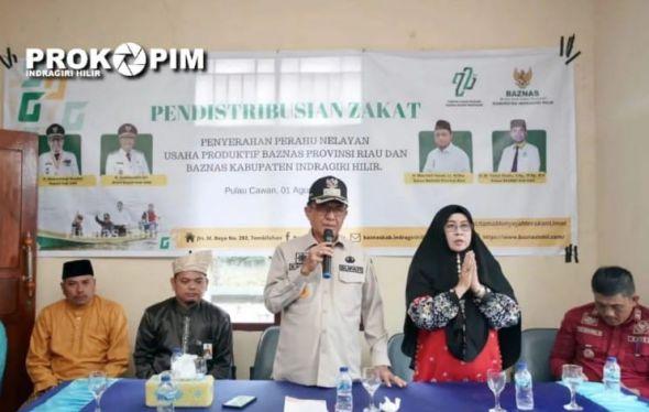 Bantuan 18 Unit Kapal Motor untuk Masyarakat Desa Pulau Cawan Diserahkan Bupati Inhil