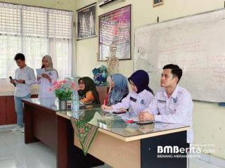 Yayasan Tangan Kanan Keadilan Kota Pekanbaru Hadir Memberikan Pemahaman Hukum Tentang Kenakalan Remaja di SMAN 5 Pekanbaru