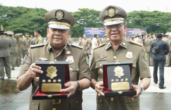 Bupati Inhil Terima Penghargaan Karya Bhakti Peduli Satpol PP Tahun 2023